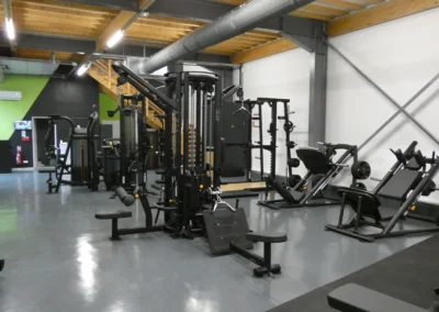 Machines de musculation guidée dans le club Fitaccess Varces-Allières-et-Risset
